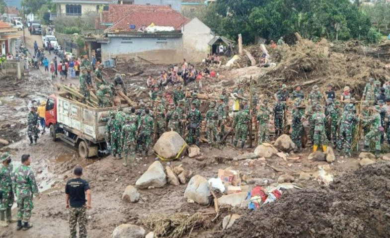 Evakuasi Material Banjir Bandang di Kota Batu Dikebut