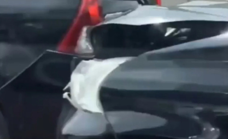 Viral, 12 Mobil Tabrakan Beruntun di Tol Cikampek
