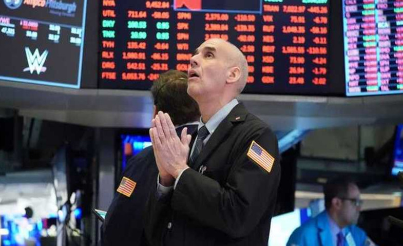 Omicron Bikin Wall Street dan Dow Jones Rontok