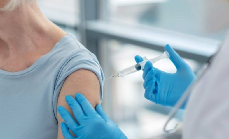 Vaksinasi COVID-19 Lengkap di RI Belum Capai 70 Persen