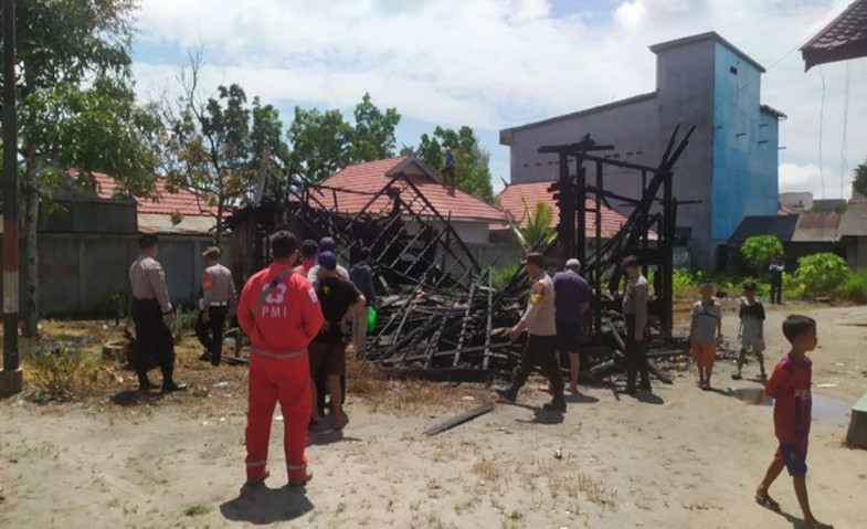 Rumah Kayu Milik Warga Kumai Hulu Dilalap si Jago Merah