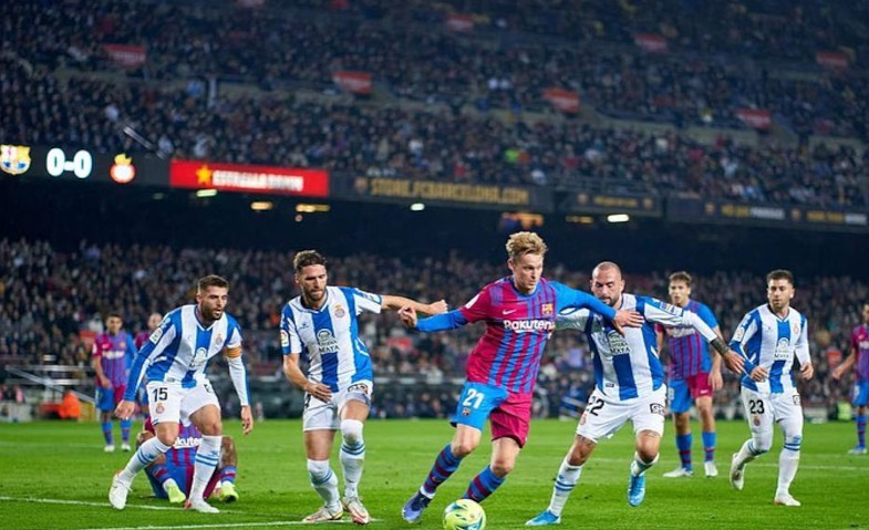 MU Ingin Datangkan Frenkie de Jong dari Barca