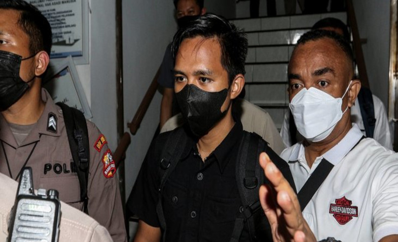 Polisi Kawal Bharada E saat Rekonstruksi Pembunuhan Brigadir J