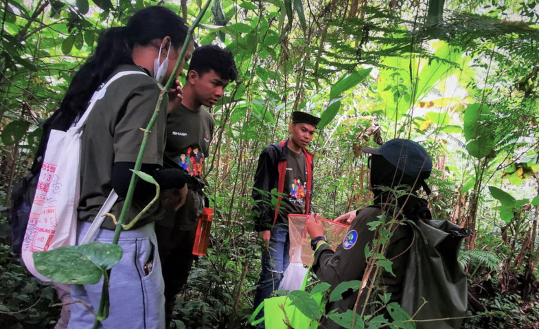 Tingkatkan Kompetensi Sharp Greenerator Ikuti Water Monitoring Workshop
