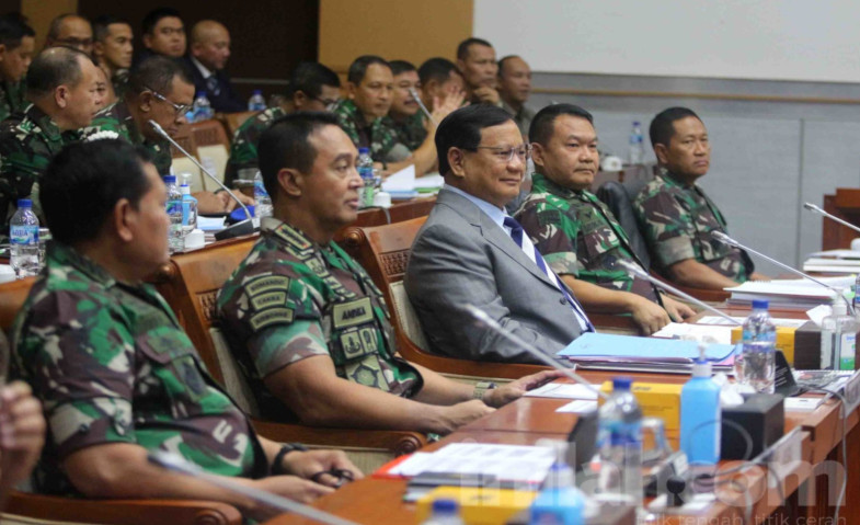 Komisi I dengan Menhan dan Petinggi TNI Raker Tertutup