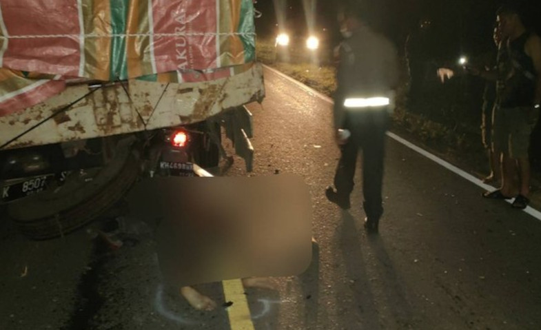 Tabrak Truk Tronton yang Mogok di Jalan, Pemotor Tewas