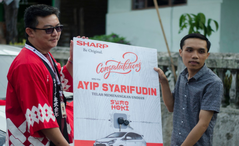 Sharp Indonesia Serahkan Hadiah Utama berupa 3 Unit Mobil Ke Pemenang Promo SLD Sumo Hoki