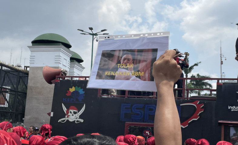Puan Maharani Menangis di Tengah Demo BBM Naik, Tapi…