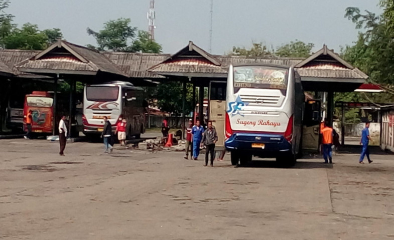 Sopir Bus di Madiun Naikan Tarif 30 Persen Usai Sehari Jokowi Umumkan Kenaikan BBM