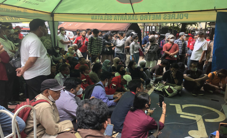 Pemuda Batak Bersatu Nobar Sidang Perdana Ferdy Sambo di Halaman PN Jaksel