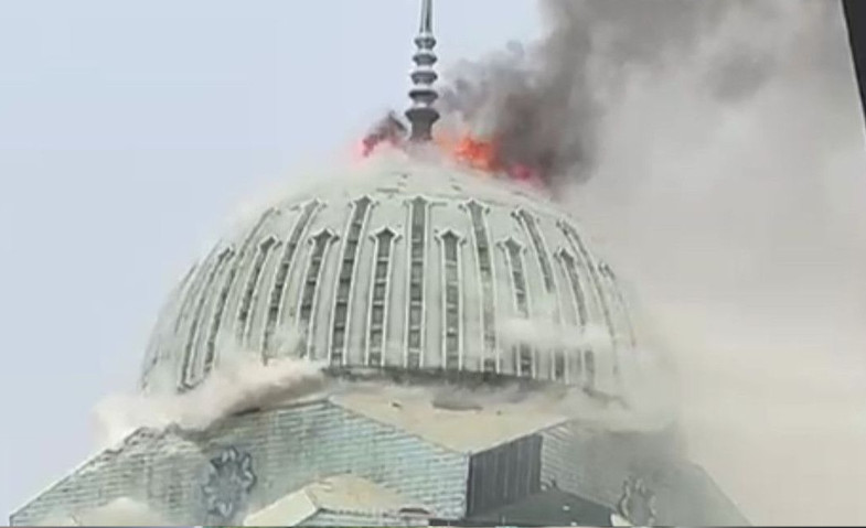 Kubah Masjid Islamic Center Jakarta Kebakaran