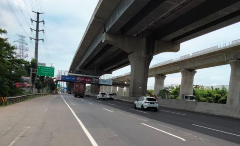 Dampak Perbaikan Jalan dan Jembatan Tol Jakarta-Cikampek Bikin Macet