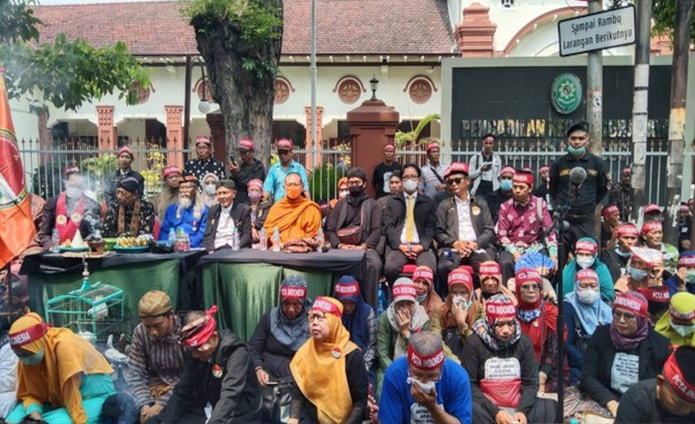 Massa Pendukung Mas Bechi Geruduk PN Surabaya