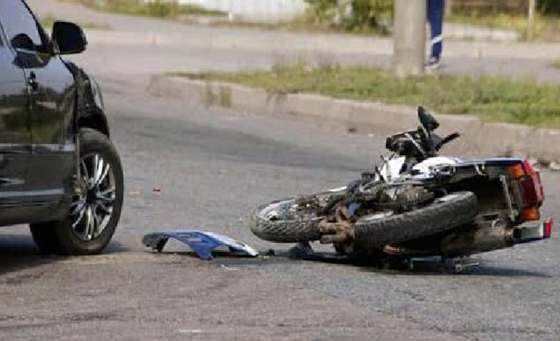 Lawan Arah, Mobil BMW di Jaksel Tabrak Pemotor