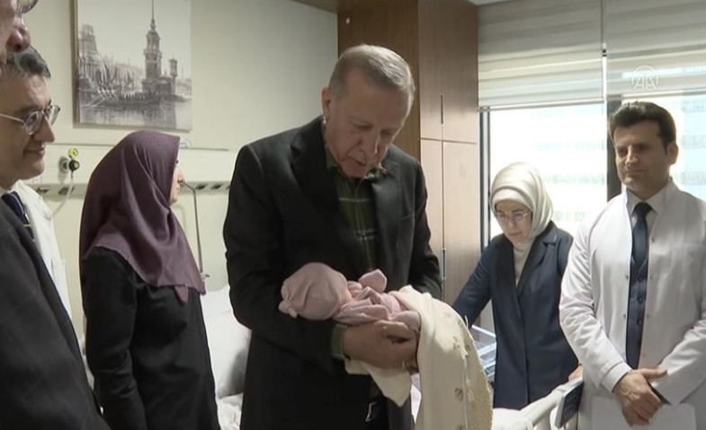 Kunjungi Rumah Sakit, Erdogan Beri Nama Bayi Korban Gempa Turki