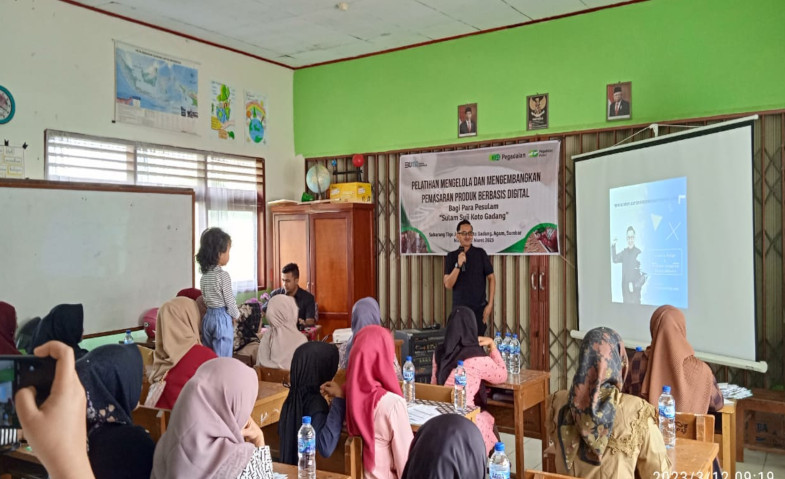 Pegadaian Beri Pelatihan Kepada Pengrajin Sulam Suji Koto Gadang