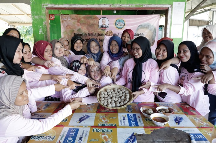 Tingkatkan Potensi UMKM Lokal, Srikandi Banten Ajak Warga Belajar Olah Bakso Ikan