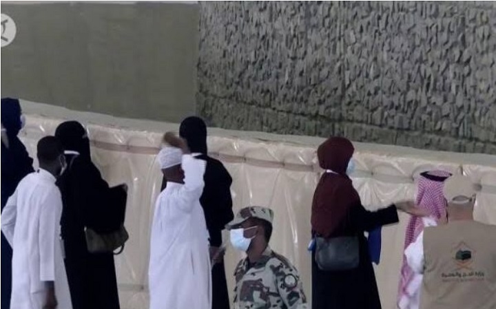 Ada empat perbedaan haji dan umrah. Foto: MUI