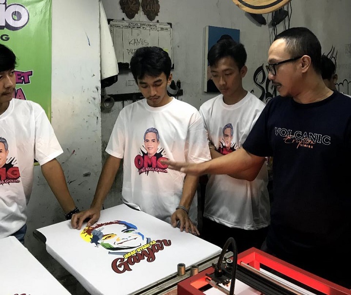 Bangun Usaha Mandiri, Orang Muda Ganjar Beri Pelatihan Sablon ke Milenial di Sukabumi