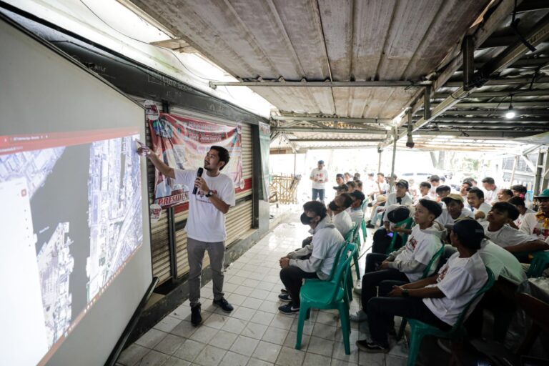 relawan komunitas sopir truk ganjar KST GPS