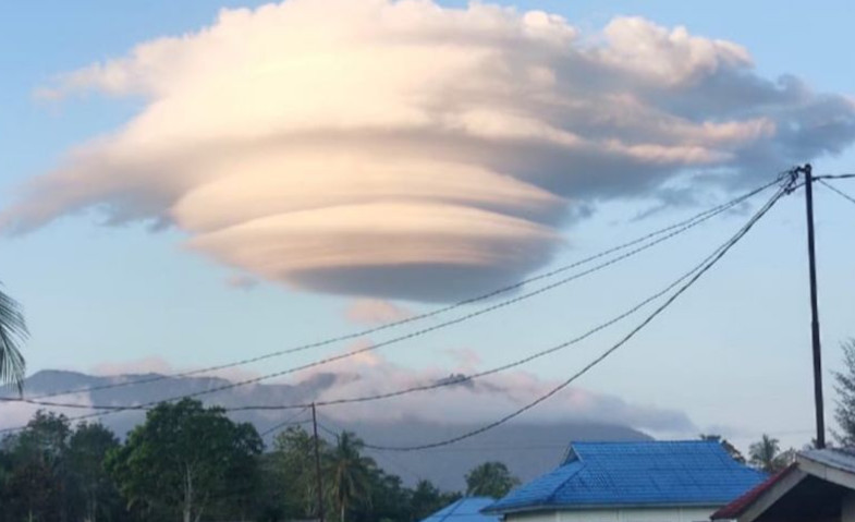 Terlihat di Langit Natuna Awan Berbentuk Topi