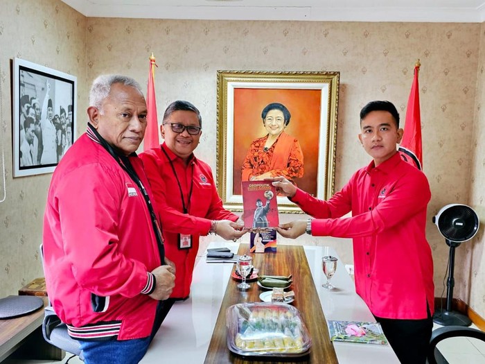 Gibran Tegaskan Saya Tetap Tegak Lurus Sesuai Arahan Ketum