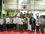Para kiai, ulama, asatid serta masyarakat berkumpul dalam acara zikir dan doa bersama bertajuk 'Ma'iyah Rakyat Berani Bersatu untuk Indonesia' digelar Sukarelawan Gerakan Warga Desa untuk Ganjar (Gardu Ganjar) bersama Forum Silaturahmi Majelis Dzikir se-Banten di Kecamatan Sepatan Timur, Tangsel Kota pada Jumat (16/6)-Sabtu (17/6) di Kelurahan Pisangan, Kecamatan Ciputat Timur, Kabupaten Tangerang Selatan. Foto: Gardu