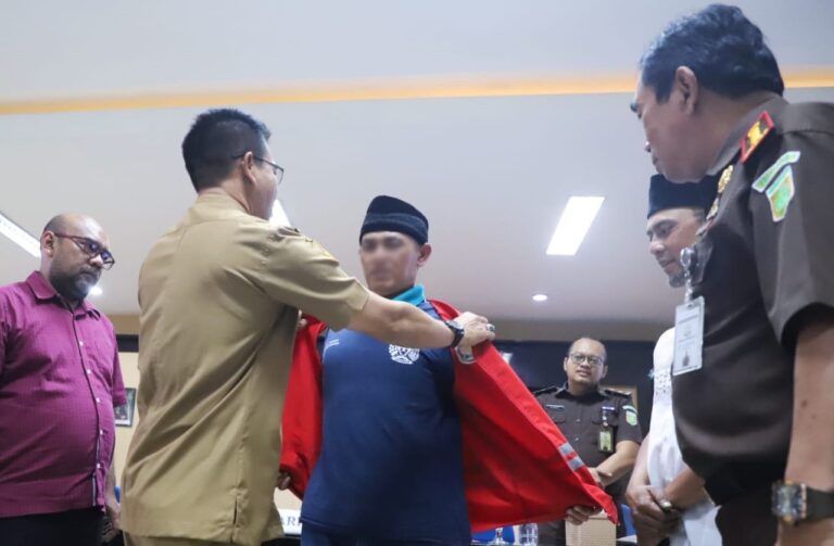 Tersangka kasus penganiayaan, Sutiana telah melepas rompi tahanan setelah dilepas dari segala tuntutan pidana berdasarkan keadilan restoratif (restorative justice). Foto: Dok Jampidum Kejaksaan Agung
