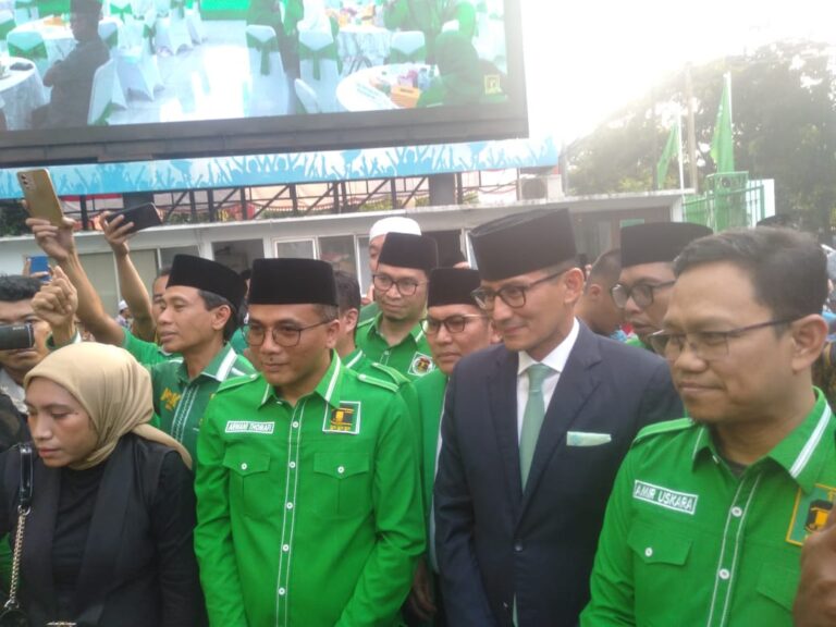 Sandiaga Uno saat tiba di kantor DPP PPP, di Jalan Dipenogoro, Jakarta Pusat, Rabu (14/6) sore. (Foto Sofian/IPOL.id)