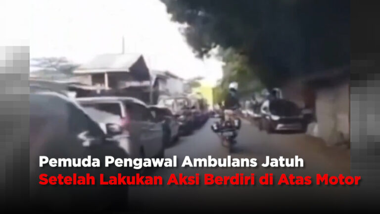 Pemuda Pengawal Ambulans Jatuh Setelah Lakukan Aksi Berdiri di Atas Motor