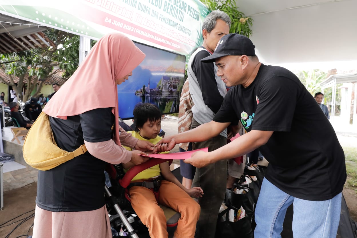 Petebu Ganjar Santuni Disabilitas, Anak Yatim, dan Duafa di Cirebon