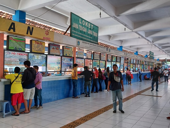 Tiket Keberangkatan Bus AKAP di Terminal Kampung Rambutan Ludes Terjual Jelang Libur Idul Adha 2023