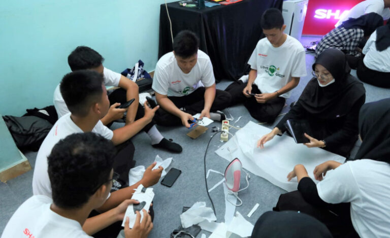 Sharp Tunjukkan Komitmennya Terhadap Pelestarian Lingkungan Melalui Program Sharp Ecobition Workshop