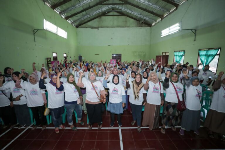Wanita Nelayan Ganjar Deklarasi Dukungan Ganjar Calon Presiden 2024 di Pangandaran