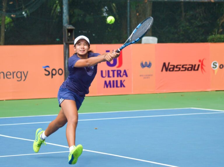 Petenis tuan rumah, Mishcka Sinclaire Goenadi (14) dan M Akmal Junain (16) membuat kejutan di babak kedua Soul Parking ITF World Tennis Tour Junior, Selasa, 4 Juli 2023.