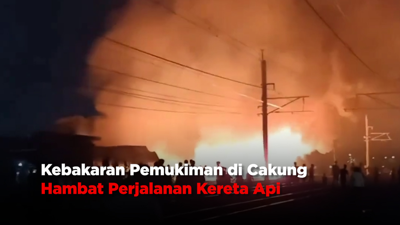 Kebakaran Pemukiman di Cakung Hambat Perjalanan Kereta Api