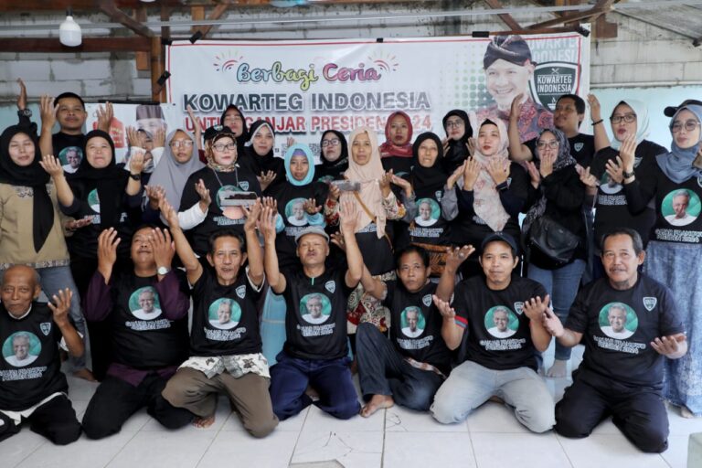 Bisa Dijadikan Produk UMKM yang Enak, Ibu-Ibu di Cipayung Dilatih Buat Brownies