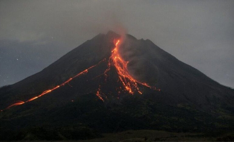 Dalam Sehari, Gunung Merapi sudah Keluarkan 30 Kali Guguran Lava Pijar