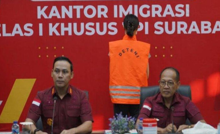 Jadi Joki Bahasa Inggris, WN China di Surabaya Ditangkap