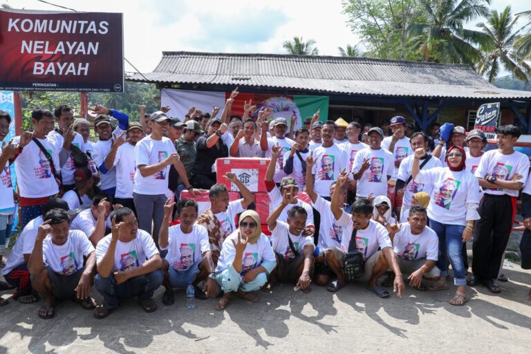 Jaga Kesegaran Ikan, Nelayan di Pelelangan Bayah Dapat Bantuan Boks dari Gardu Ganjar
