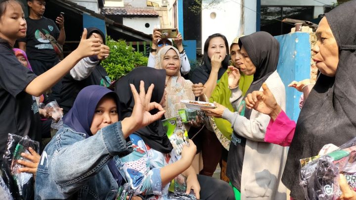 Buka Peluang Usaha, Ibu-Ibu Dilatih Cara Buat Kacang Teri di Kembangan