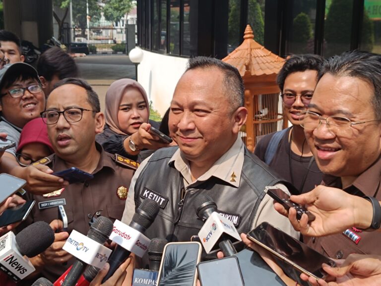 Mantan Kajati Sultra Dicopot Kejagung, Diduga Terima Suap dari Windu