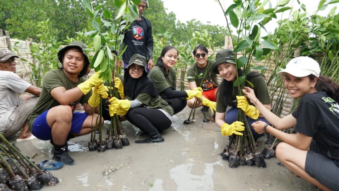 Peringati Hari Mangrove Sedunia, Sharp Indonesia Lakukan Rehabilitasi Ekosistem Karbon Biru