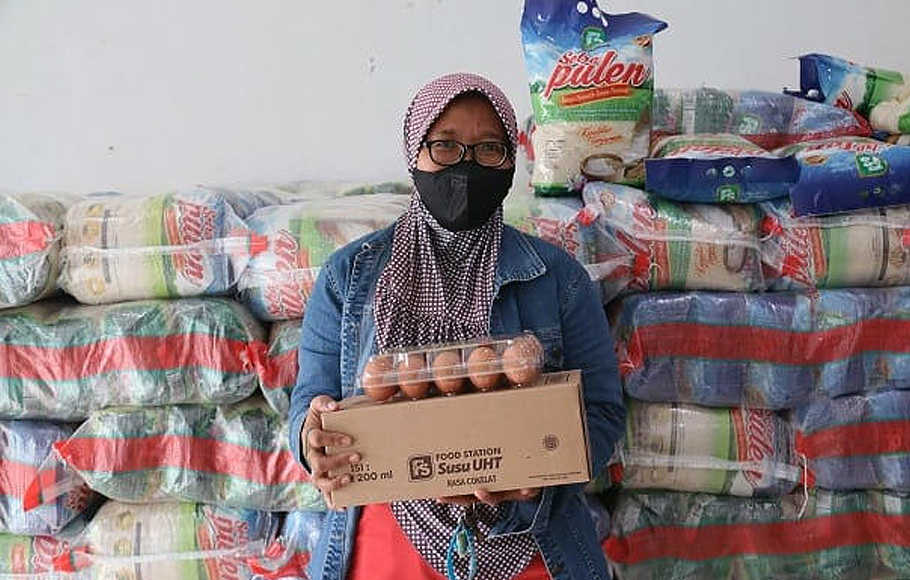 Ratusan Warga Gandaria Selatan Dapatkan Sejumlah Pangan Bersubsidi