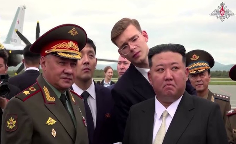 Kim Jong-un Sempat Nonton Pertunjukan Lumba-lumba Selama Kunjungannya di Rusia