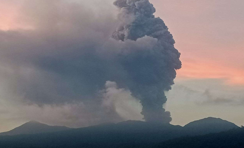 Gunung Dukono Halmahera Meletus Pagi Ini
