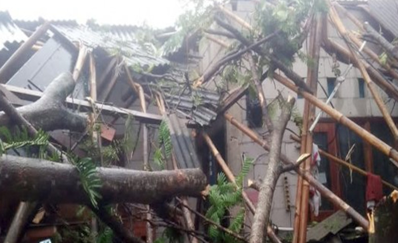 Diterjang Puting Beliung, Puluhan Rumah di Sukabumi Rusak