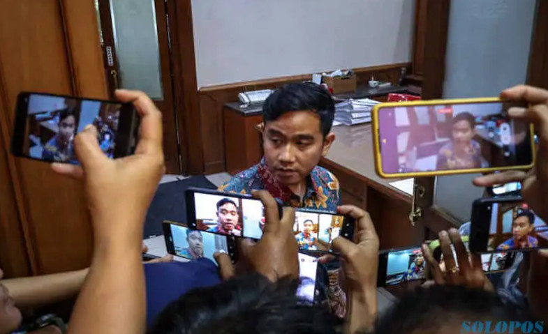 Kampanye Dilanjut Akhir Pekan, Gibran Balik Ngantor di Solo