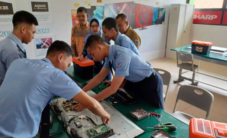 Sharp Indonesia Gandeng SMKN 29 Jakarta, Berikan Pelatihan ke Para Siswa Terpilih hingga Buka Lapangan Pekerjaan