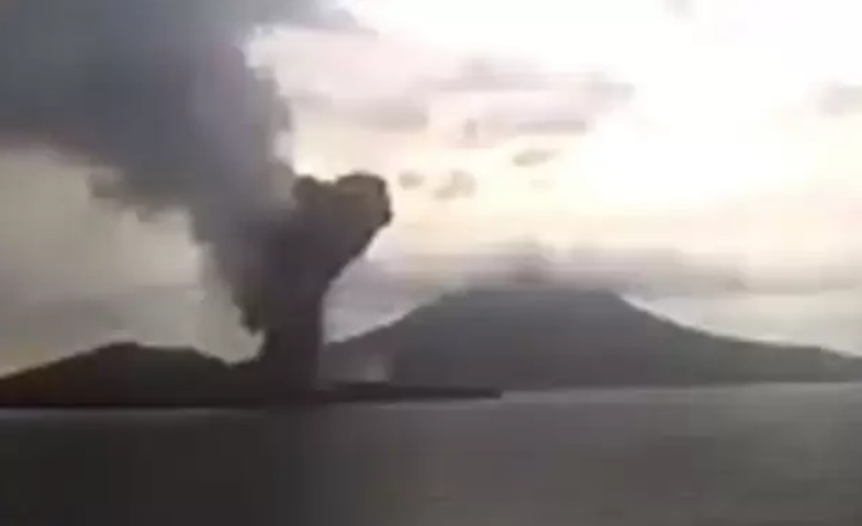 Pagi Ini, Gunung Anak Krakatau dan Marapi Meletus Lagi